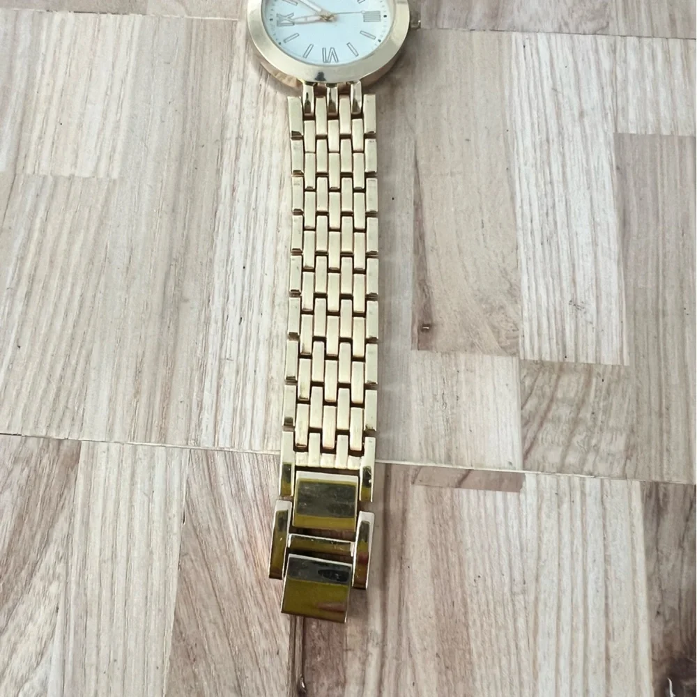 Unbranded mens gold tone dress watch NEW BATTERY